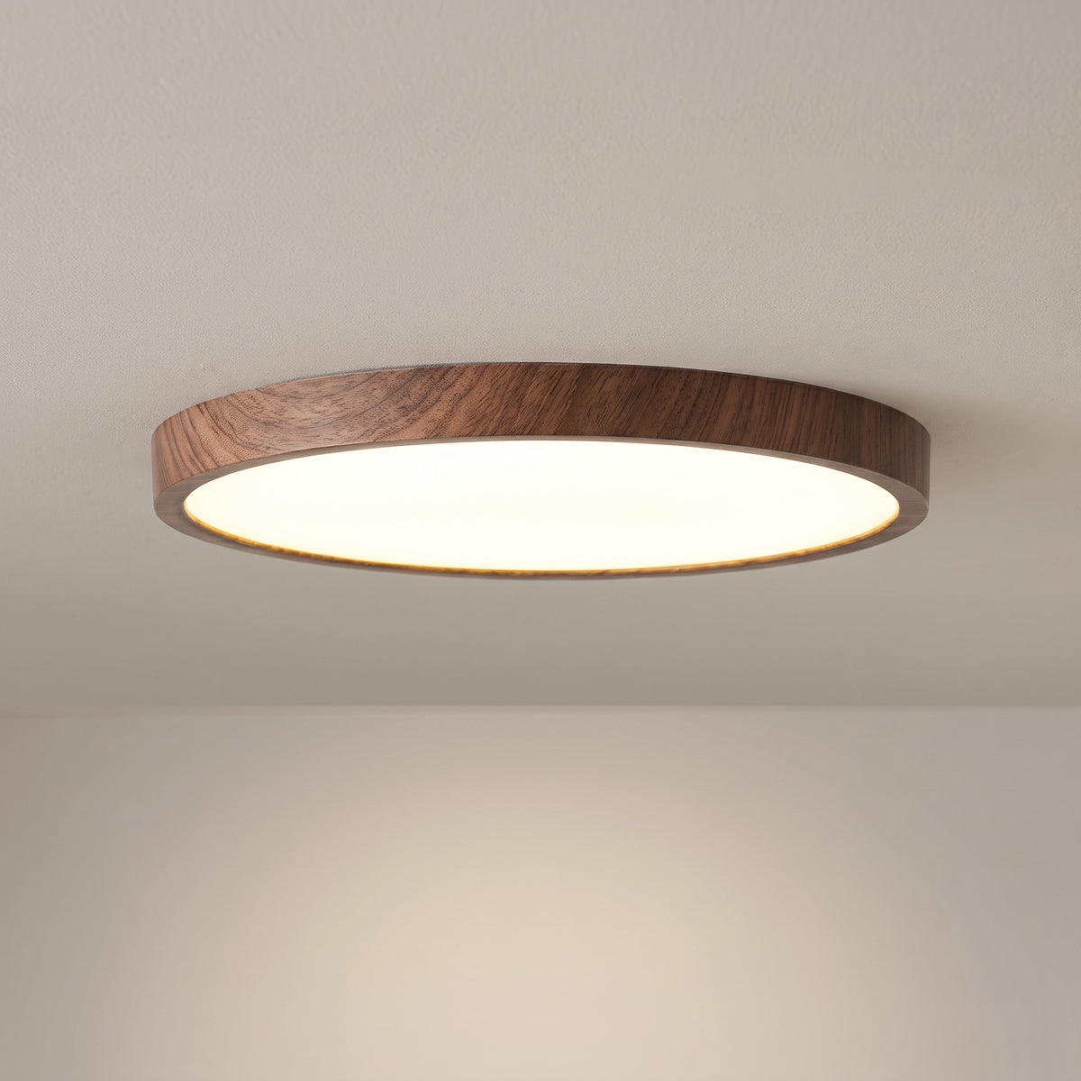 Moderne Deckenleuchte Camischolas 1151 aus Nussbaumholz