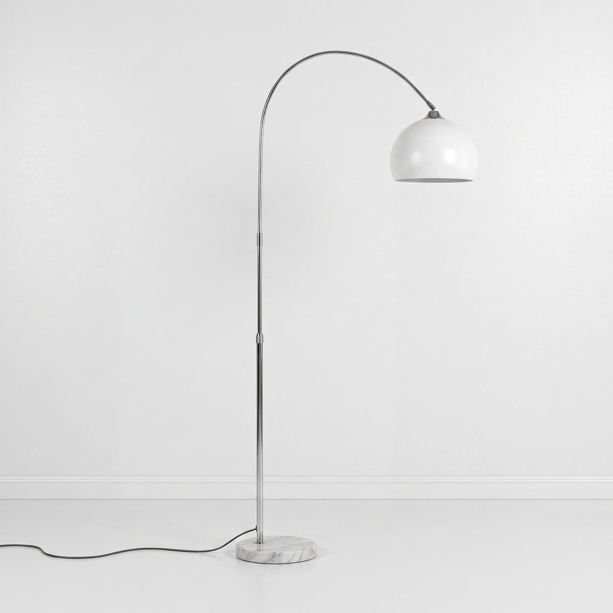 Minimalistische Stehleuchte Samedan 8032 aus Marmor und Metall, schwenkbar – Ansicht 2 – Davos & Co.