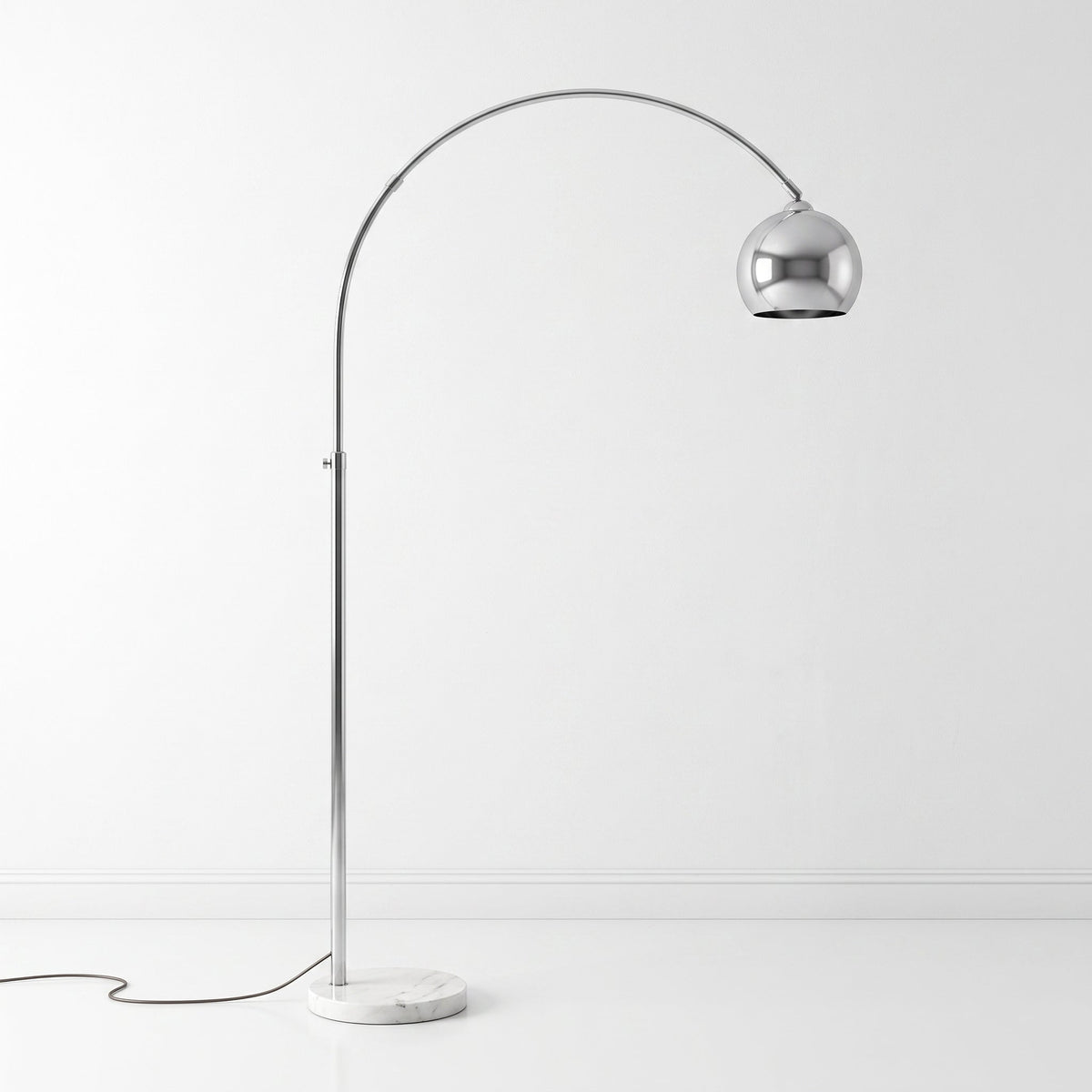 Minimalistische Stehleuchte Zermatt 2064 aus Marmor und Metall, schwenkbar – Davos & Co.