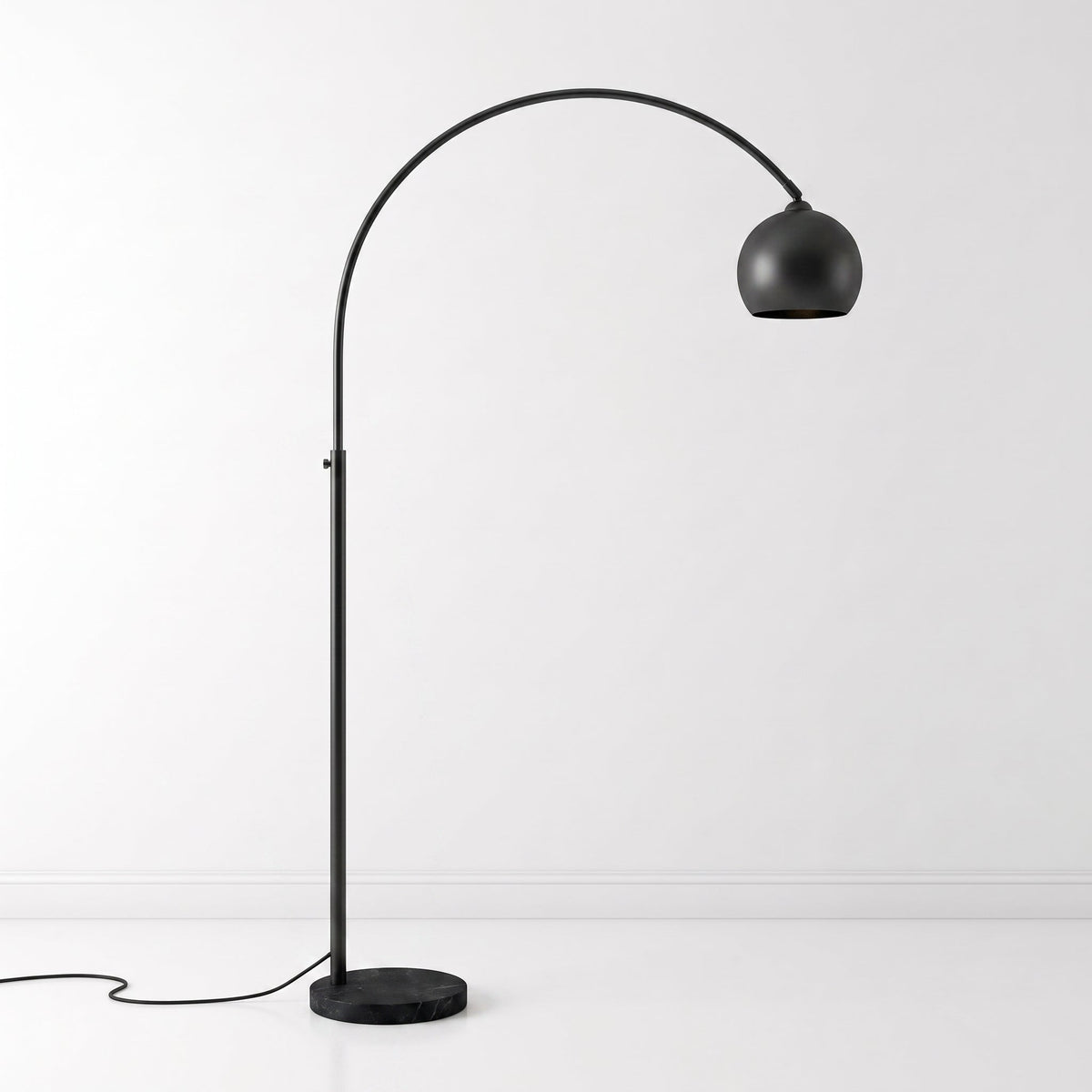 Minimalistische Stehleuchte Zermatt 2064 aus Marmor und Metall, schwenkbar – Ansicht 6 – Davos & Co.