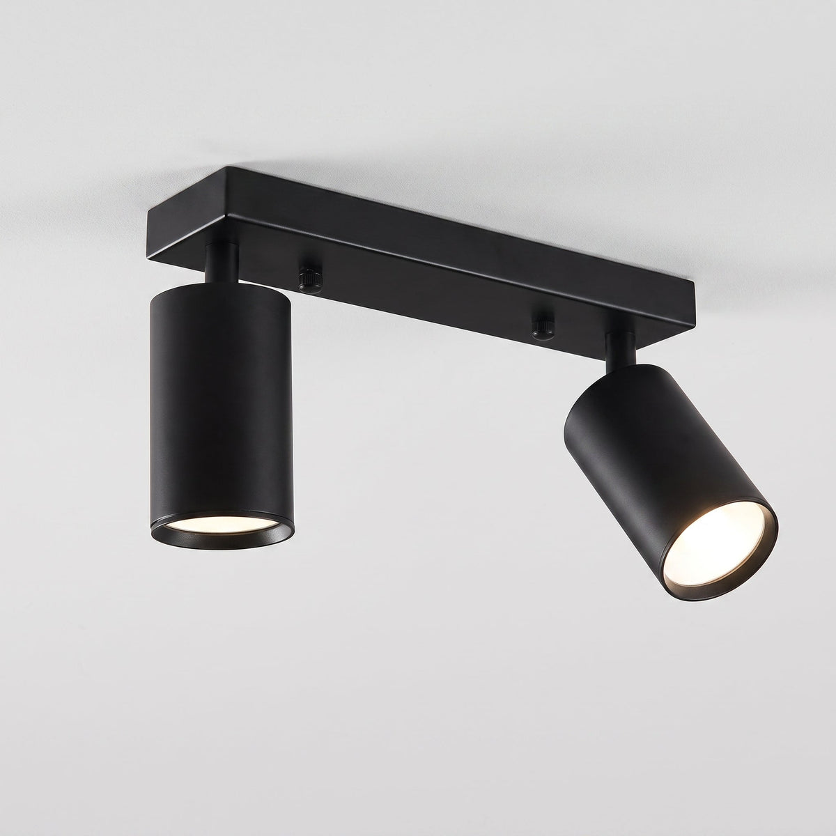 Minimalistischer Strahler Brissago 8940 aus Metall – Ansicht 3 – Davos & Co.