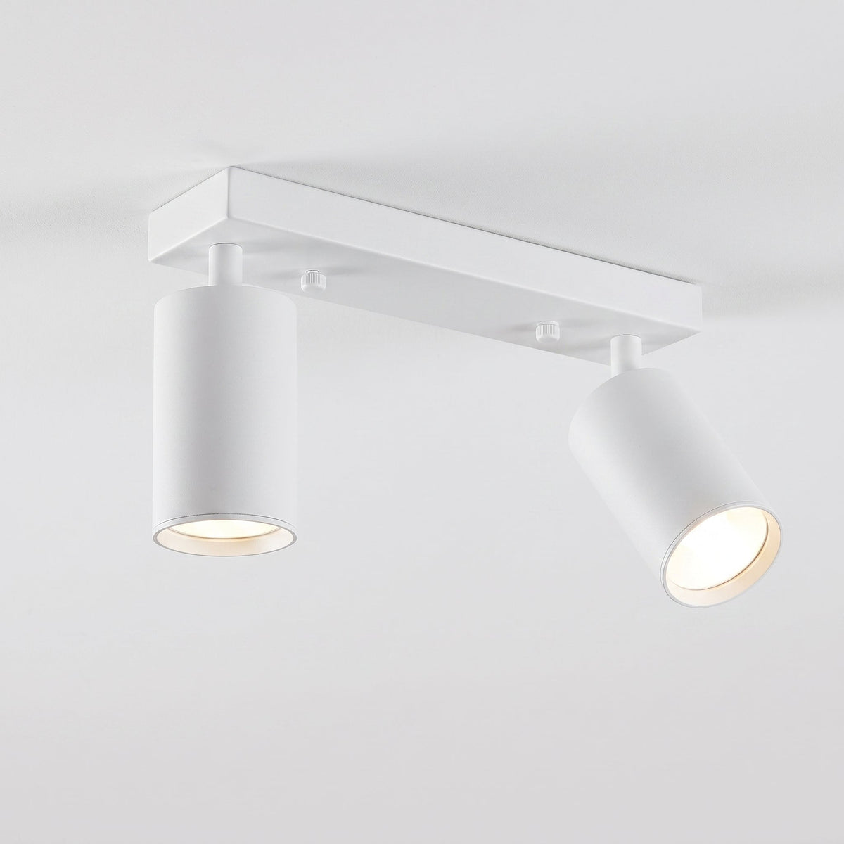 Minimalistischer Strahler Brissago 8940 aus Metall – Ansicht 4 – Davos & Co.
