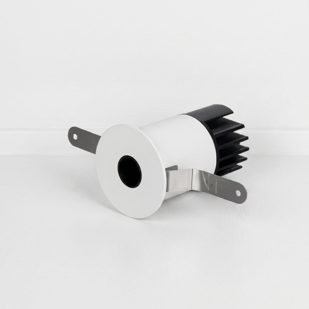 Moderner Strahler Lü 7679 aus Aluminium – Davos & Co.