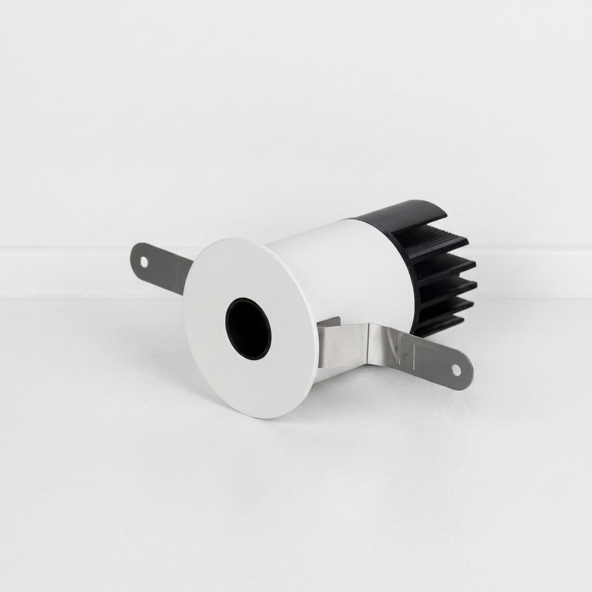 Moderner Strahler Lü 7679 aus Aluminium – Davos & Co.