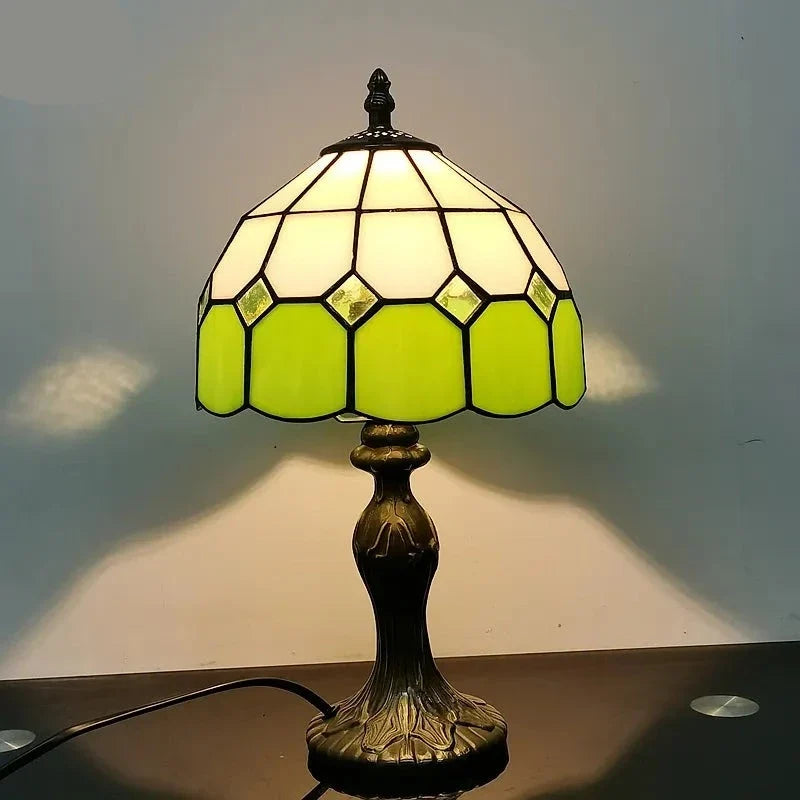 Tiffany-Tischleuchte Maienfeld 8651 aus Buntglas – Ansicht 2 – Davos & Co.